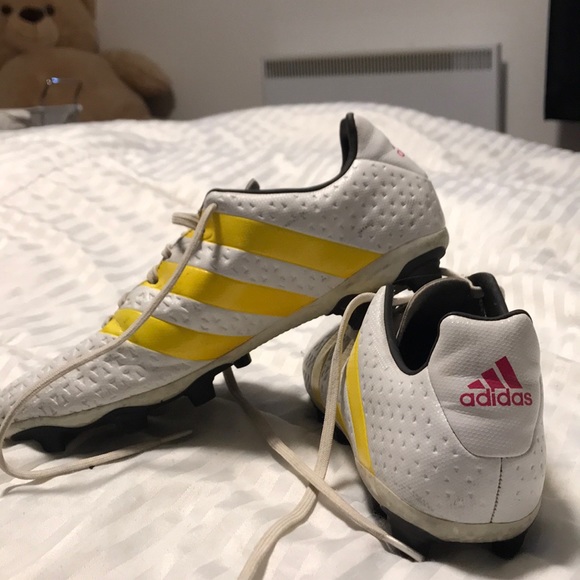 adidas soccer shoes - Picture 1 of 3